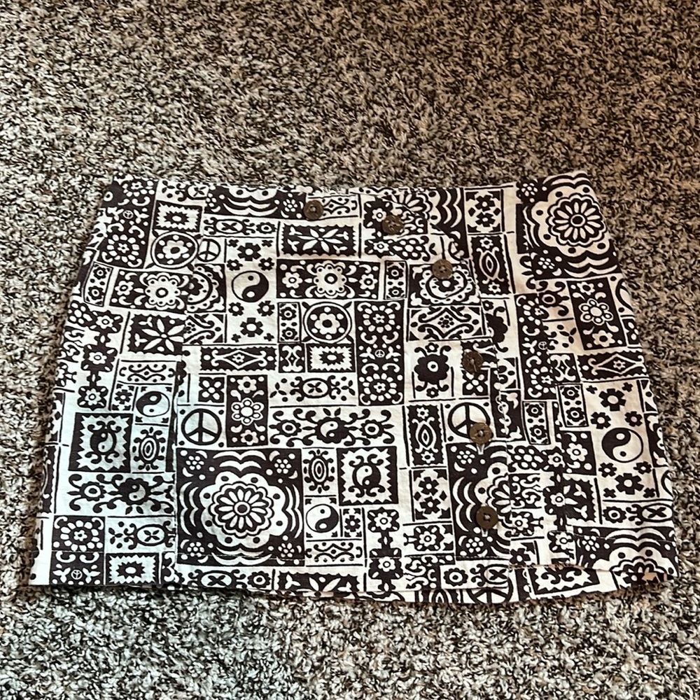 Mini printed linen skirt with wooden buttons